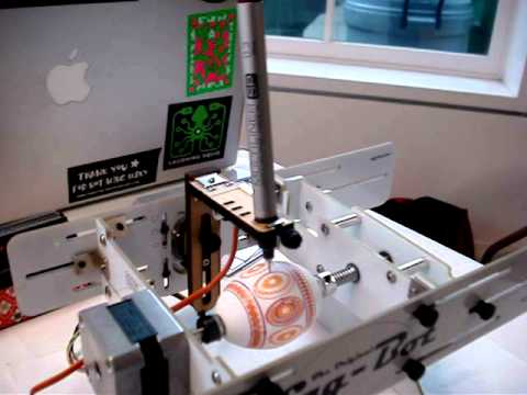 Egg-Bot, il robot decora uova
